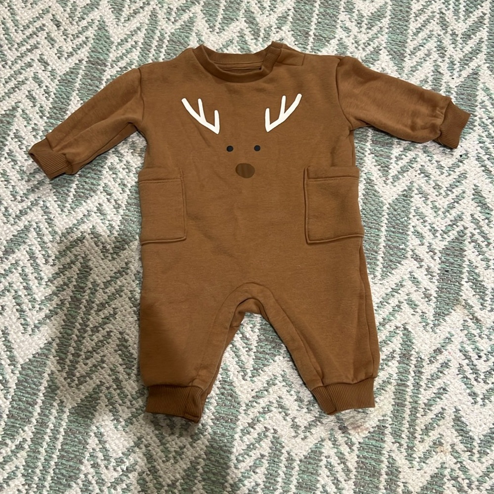 EUC Little Co. reindeer sweatsuit 3M